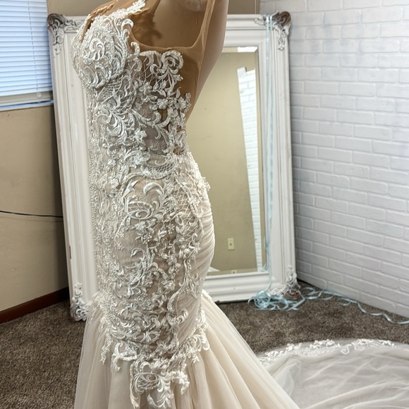Isabella Talya Ivory Wedding Dress Fit & Flare with Train Size 0 - Picture 3 of 16